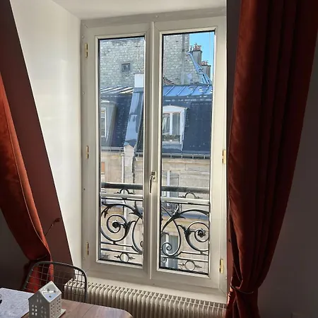 Large 4 Bright Apartment